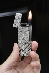 Bật Lửa Quẹt Ngang - Vân Xước Chéo- phiên bản Bạc