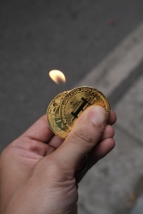 Đồng Bitcoin Vàng
