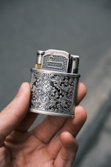 Bật Lửa Hoa văn - Bạc Cổ- Bánh xe tròn