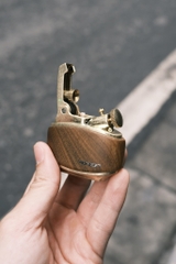 Honest Satin Gỗ Nâu Vàng  - Phiên Bản Auto đánh lửa