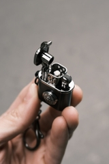 Bật Lửa Mini Chrome Đen Đậm- kèm Móc Treo