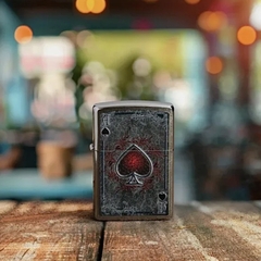 Bật Lửa ZIPPO - Classic - Antiqued Ace Design (Át Bích Đỏ Nứt)