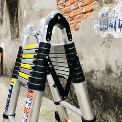 Thang nhôm rút gọn đai đen có bánh xe NiNDA ND-56AIS chữ A 2m8, duỗi 5m6