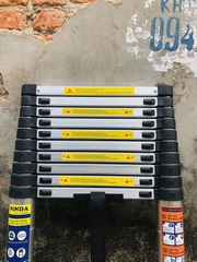 Thang nhôm rút gọn NiNDA ND-32 đai đen cao 3m2