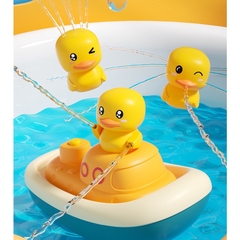 Đồ chơi tắm vịt cho em bé, với đầu vòi hoa sen có 4 chế độ phun nước khác nhau