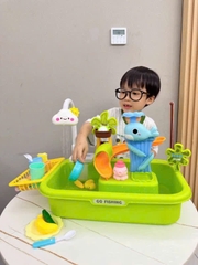Đồ chơi bồn rửa chén đĩa hoa quả đa năng kèm trò câu cá có vòi nước tự động, cầu trượt xoắn ốc kèm vịt, cá voi cho bé