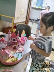 Đồ chơi lâu đài công chúa tuyết elsa có điều khiển từ tính di chuyển búp bê thông minh có đèn nhạc dễ thương cho bé gái