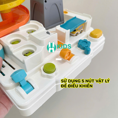 Đồ chơi vận động STEM điều khiển đường đua ô tô phiêu lưu bằng tay với bóng hình thú kết hợp cần cẩu có đèn nhạc cho bé