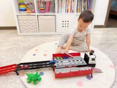 Đồ chơi xe tải container cỡ lớn biến dạng bãi đỗ xe kết hợp đường đua dài 1m3 có đèn nhạc kèm sẵn 8 ô tô hợp kim cho bé