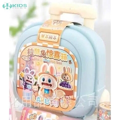 Hộp Quà Bất Ngờ Labubu Dạng Vali Có Tay Cầm, Nhiều Phụ Kiện Ngẫu Nhiên Cho Bé