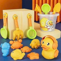 Xô Xúc Cát Đi Biển 18 Món Cho Bé – Bộ Đồ Chơi Cát Hình Vịt Dễ Thương Kèm Xẻng, Khuôn, Xô