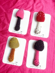 Mushroom brooches maru