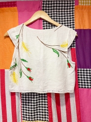 Áo crop top trắng thêu tay Chế Upcycled Clothing