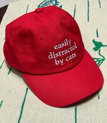 Mũ lưỡi trai freesize Líu Lô Cats Đỏ