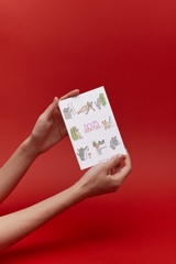 Lịch 2025 A7 + đế gỗ Posters Thingy