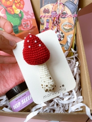 Mushroom brooches maru
