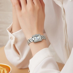 Đồng Hồ Nữ I&W Carnival 696L2 Quartz