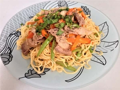 Mì xào thịt heo