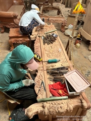 Mộc Kệ Tivi Hoàng Gia Louis