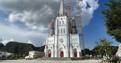 Review Nhà thờ Lãng Vân: Có gì đẹp và đáng ghé thăm?