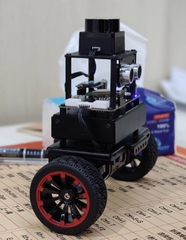 MiniBalan, mô hình robot tự cân bằng hai bánh cỡ lớn được trang bị vi điều khiển STM32, có tính năng nhận dạng hình ảnh và điều khiển PID.