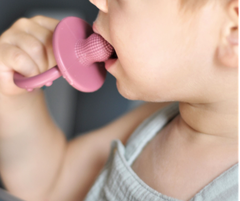 GẶM NƯỚU TAY CẦM BẰNG SILICONE - MINIKOIOI