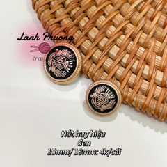 Nút Kiểu Huy Hiệu