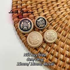 Nút Kiểu Huy Hiệu