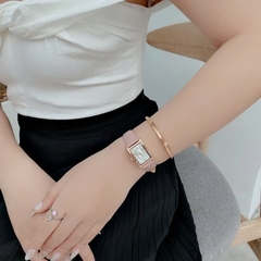 Combo Quà Tặng Đồng Hồ Nữ JA-1338B Kèm Dây Mesh