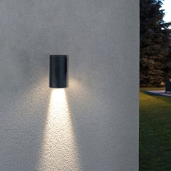 Đèn LED gắn tường Rạng Đông GT20.1P 20W một hướng chiếu tạo điểm nhất cho không gian ngoài trời, chống bụi nước tốt