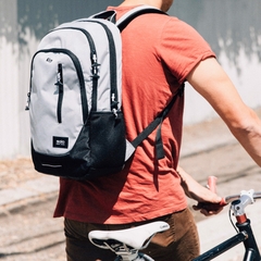 Balo Laptop Du Lịch SOLO Varsity Region 15.6 inch VAR704-10