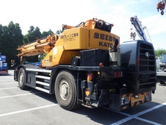 Xe cẩu bánh lốp 65 tấn Kato KR65H (2006) nhập khẩu từ Nhật Bản