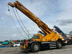 Xe cẩu bánh lốp 65 tấn Kato KR65H (2008) nhập khẩu từ Nhật Bản