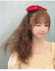 Buộc nơ đỏ xù