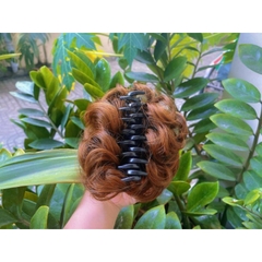 búi kẹp ngoặm xoăn trung niên