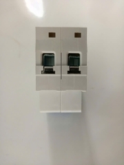 Aptomat MCB 2P AC 63A bảo vệ mạch điện khỏi các sự cố quá tải và ngắn mạch