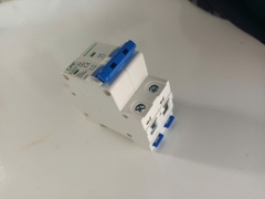 Aptomat MCB 2P AC 63A bảo vệ mạch điện khỏi các sự cố quá tải và ngắn mạch