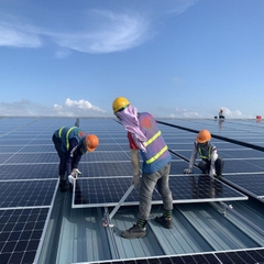 Tấm năng lượng mặt trời WORLD ENERGY 600