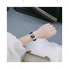 Olym Pianus OP990-45D (Mặt đen, viền trắng, ít đá)
