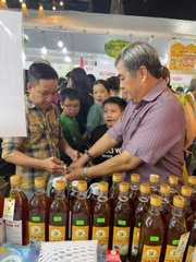 MẬT ONG CẨM TÚ (500 ml)