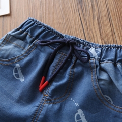 Quần short jean bé trai in hình ô tô lưng chun dây rút