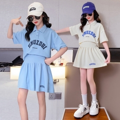 Bộ đồ thể thao hai mảnh áo cổ polo tay ngắn và váy thời trang dáng rộng dành cho bé gái