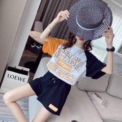 Bộ đồ thể thao hai mảnh, áo thun và quần đùi rộng rãi thoải mái dành cho nữ