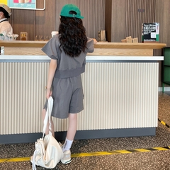 Bộ đồ thể thao bé gái dáng rộng áo thun tay ngắn và quần short phong cách giản dị