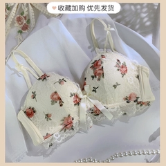 Bộ đồ lót nâng ngực không gọng, kiểu dáng tươi tắn dễ thương với hoa phối trên áo
