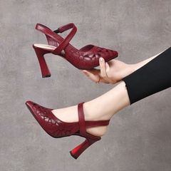 Giày sandal cao gót nữ bít đầu phối họa tiết hoa trẻ trung