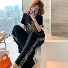 Bộ đồ thể thao giản dị họa tiết hoa cúc thời trang dành cho nữ