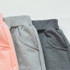 Quần short kiểu dáng thể thao in họa tiết mèo dễ thương dành cho bé gái
