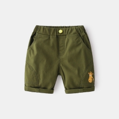 Quần short kaki cotton thoáng khí in hình hươu cao cổ cho bé trai