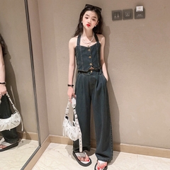 Bộ đồ hai mảnh gồm áo ngắn ôm dáng và quần rộng hợp thời trang dành cho bé gái